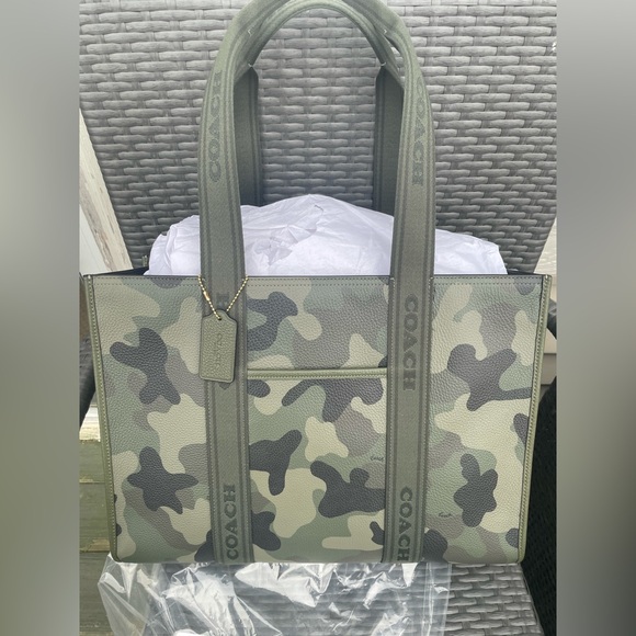 Coach Handbags - NWT! COACH LARGE SMITH TOTE BAG WITH CAMO PRINT ( COACH CW437 ) holiday gift